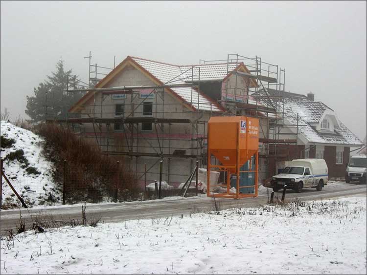 Bauen im Winter: Schutz der Baustelle ist wichtig 